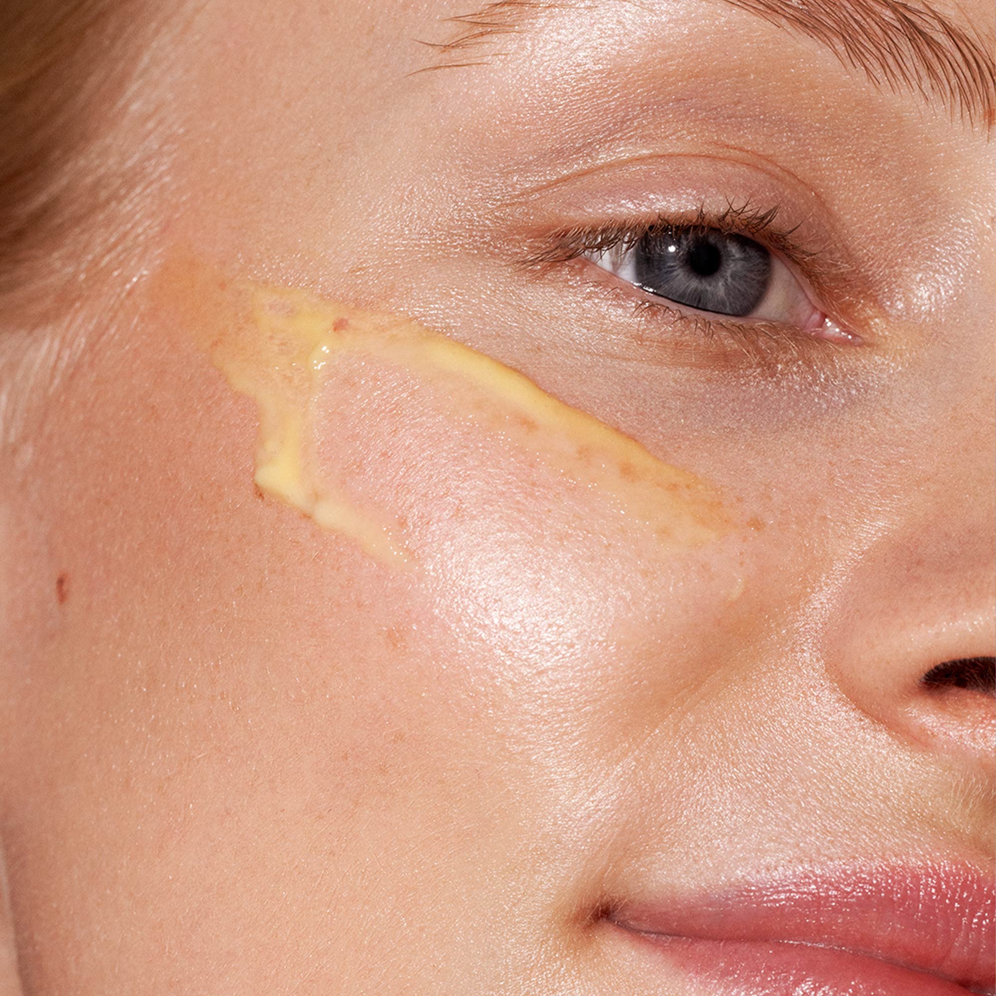 Vitamine C en dermocosmétique : L’efficacité réelle, décryptée par MÁDARA