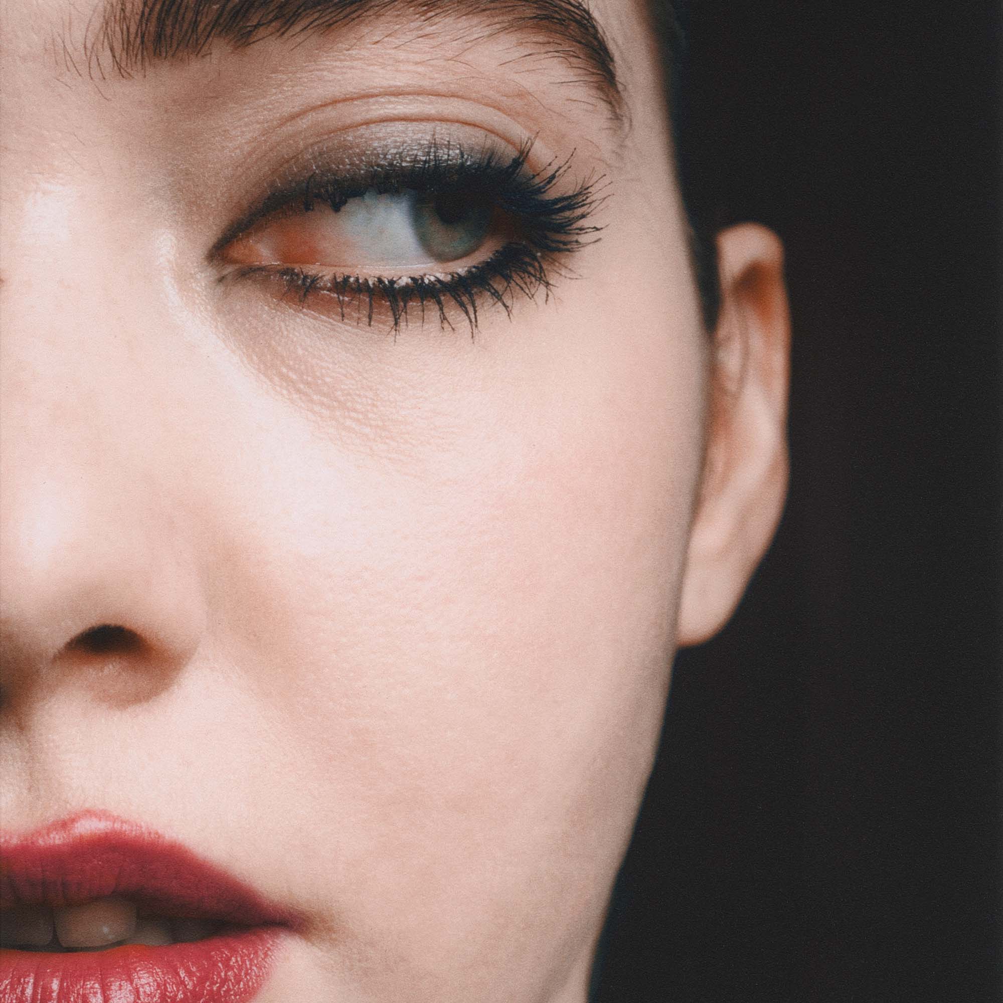 COME CLOSER Infinite Lash Mascara Volume